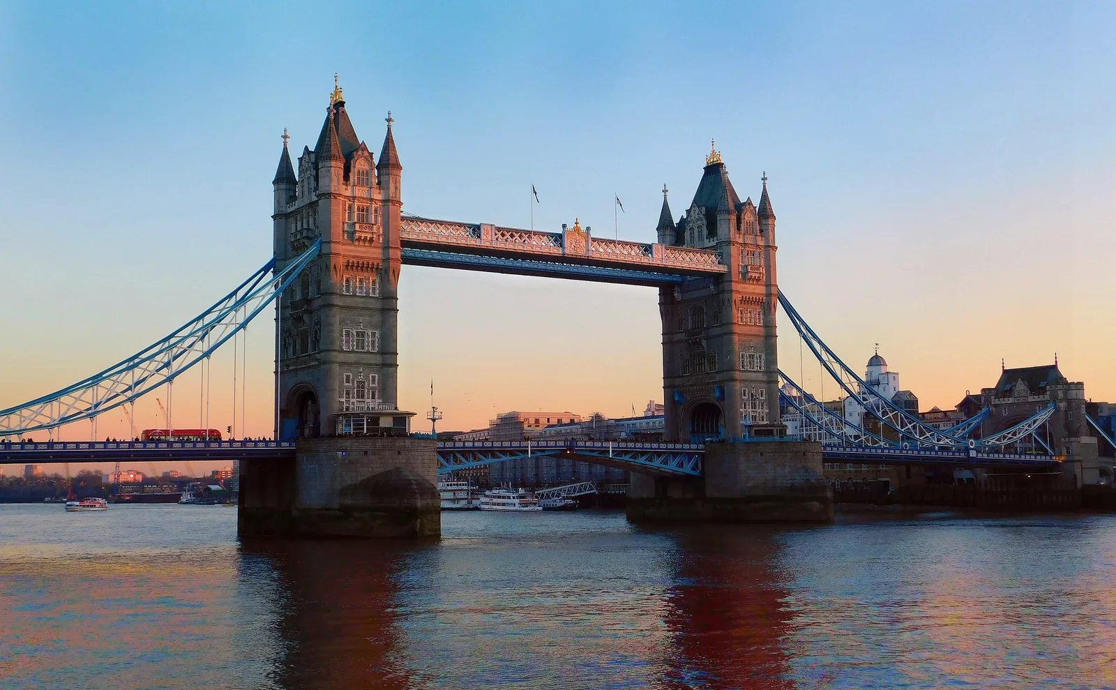 Tower Bridge - watch it open photo 2